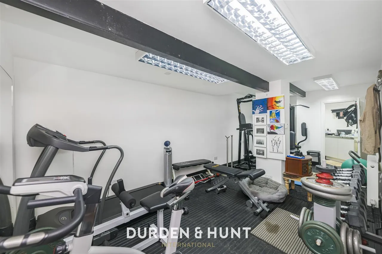 Baldwins Hill, Loughton, IG10, photo 32