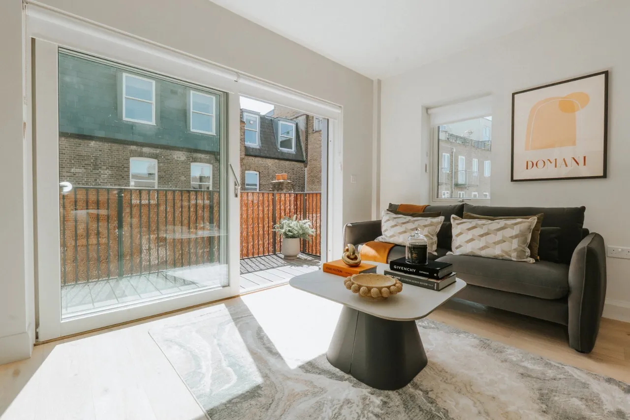 2 bed flat to rent, Stonhouse Street, London, SW4