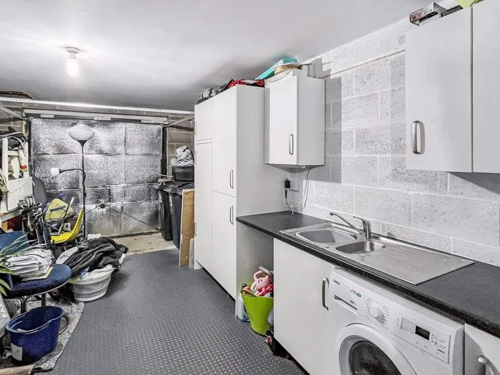 Kennedy Avenue, High Wycombe HP11 1BX, photo 17