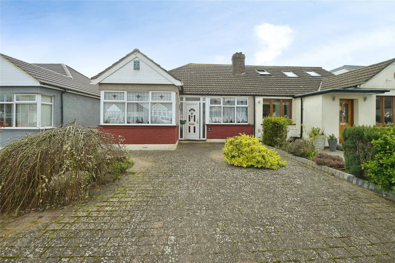 3 bed house for sale — David Drive, Harold Wood, Romford, Essex, RM3