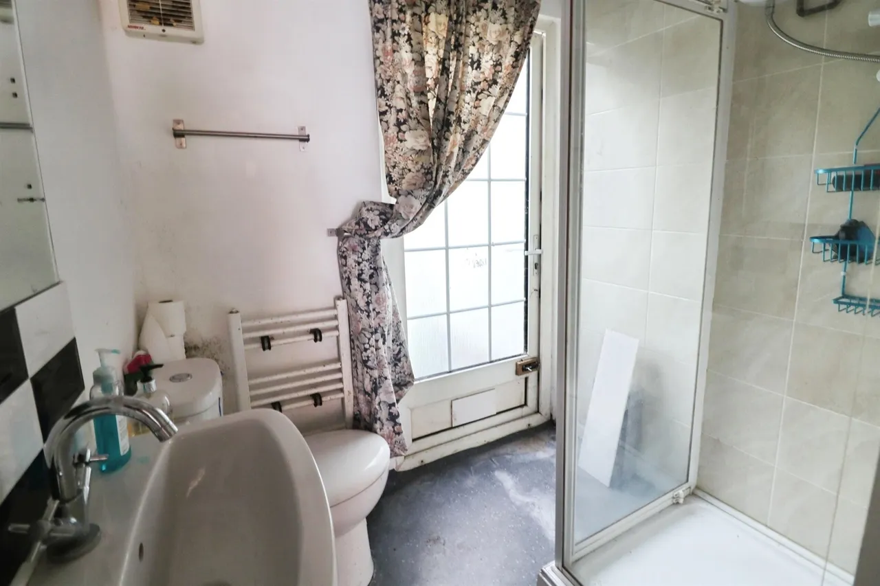 Penarth Road, Cardiff, CF11, photo 14