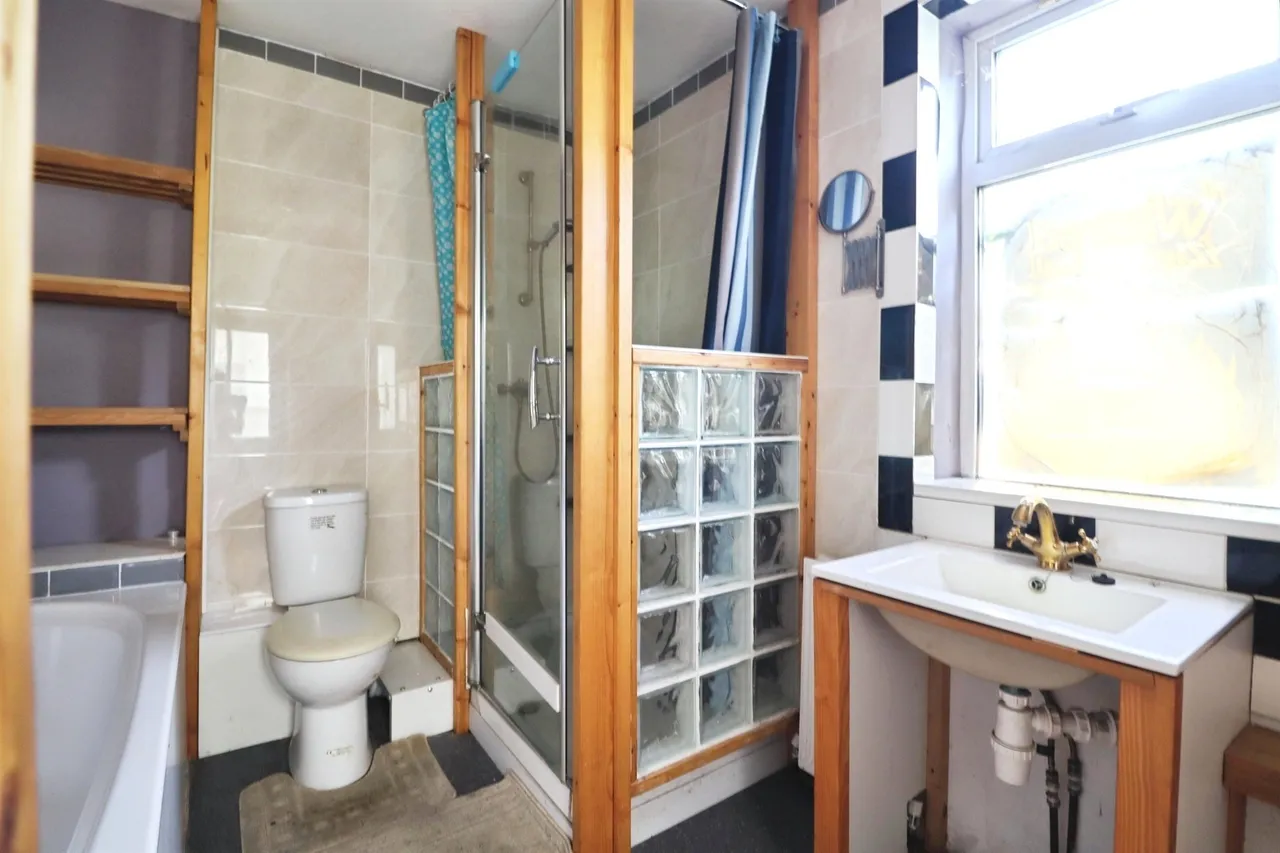 Penarth Road, Cardiff, CF11, photo 13