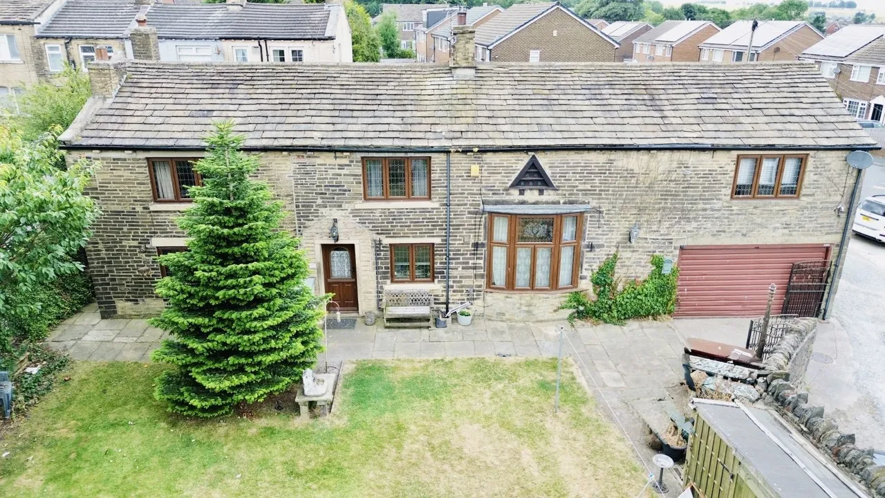 4 bed barn conversion for sale, North Parade, Allerton, BD15