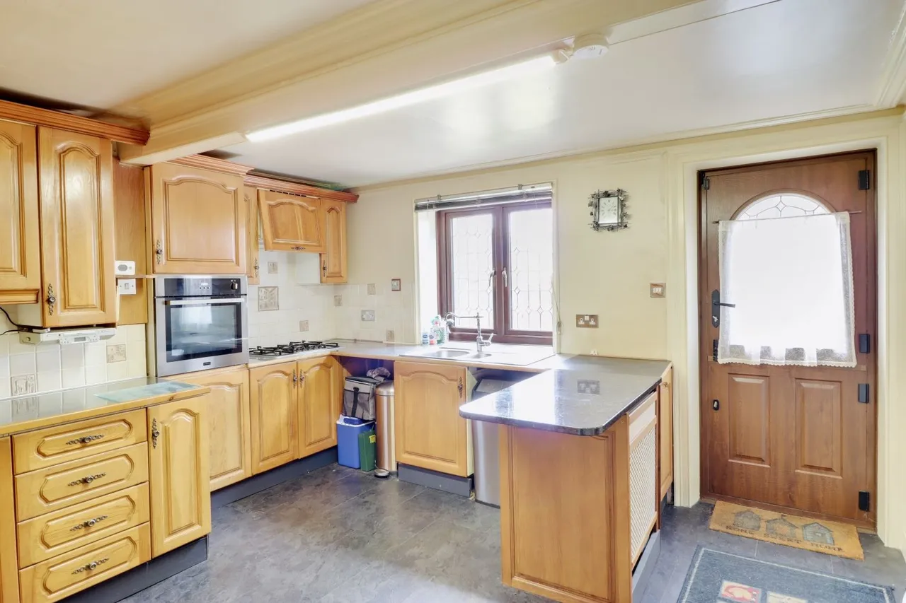 North Parade, Allerton, BD15, photo 3