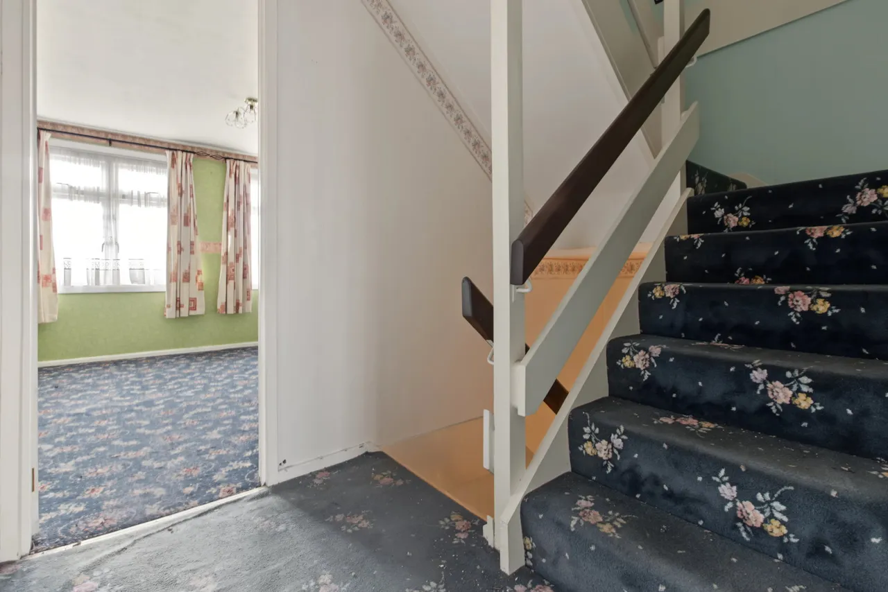 Sevenoaks Close, Romford, RM3, photo 11
