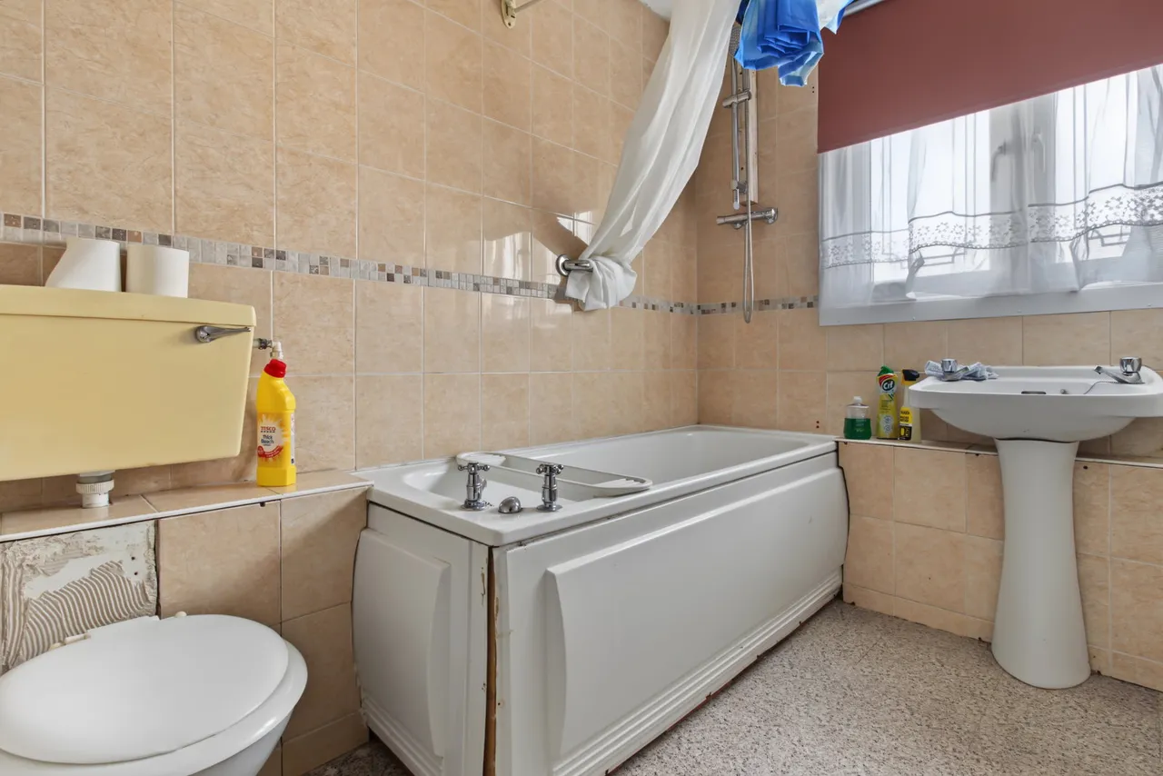 Sevenoaks Close, Romford, RM3, photo 12