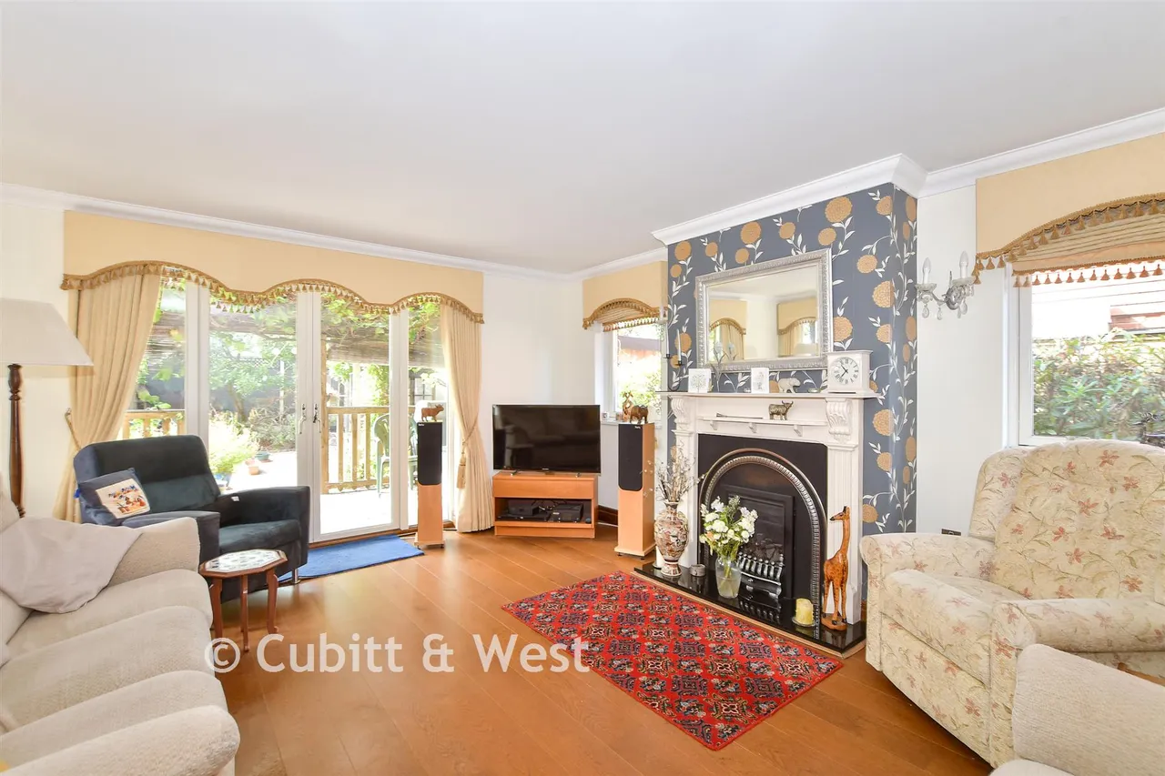 Stonefield Close, Crawley, RH10, photo 3