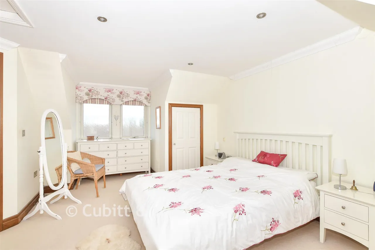 Stonefield Close, Crawley, RH10, photo 12
