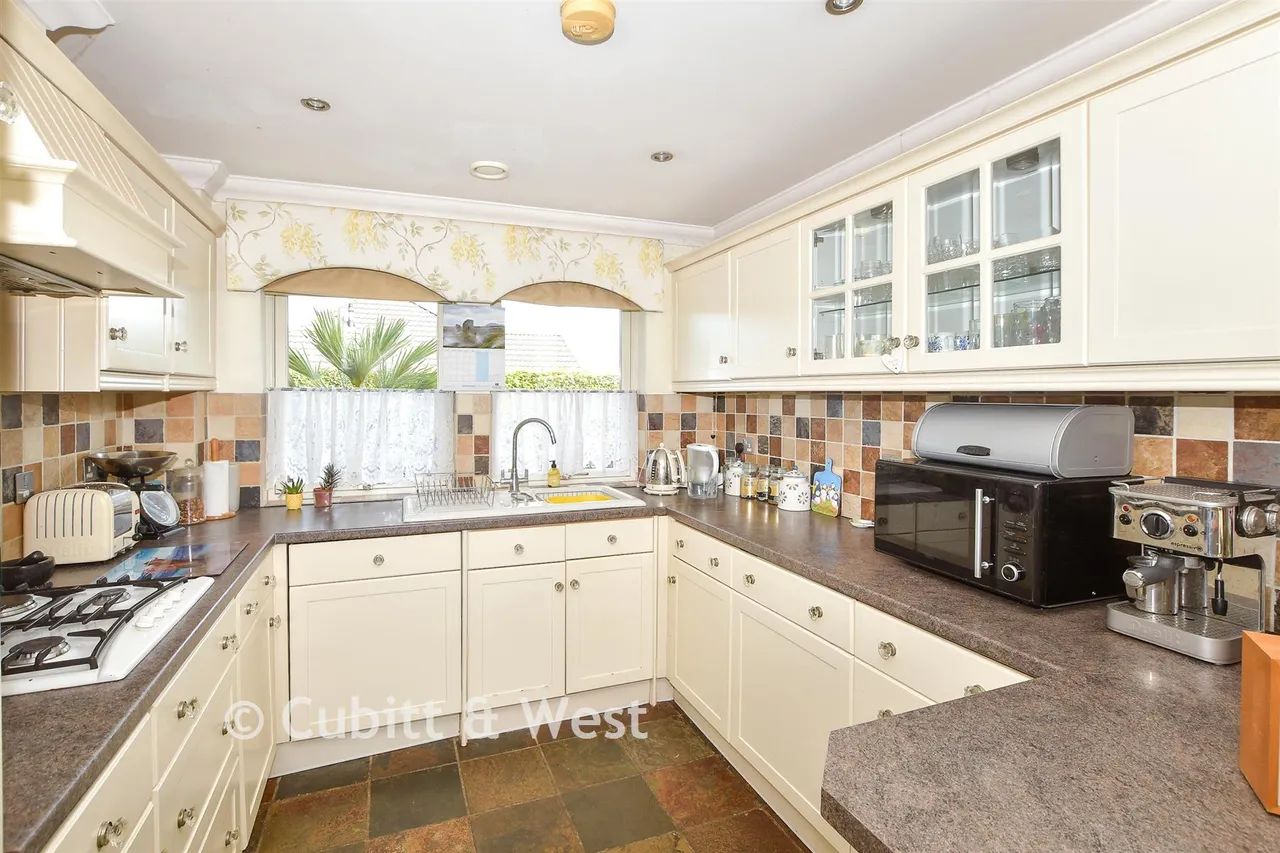 Stonefield Close, Crawley, RH10, photo 7
