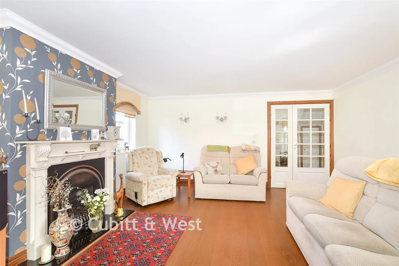 Stonefield Close, Crawley, RH10, photo 4