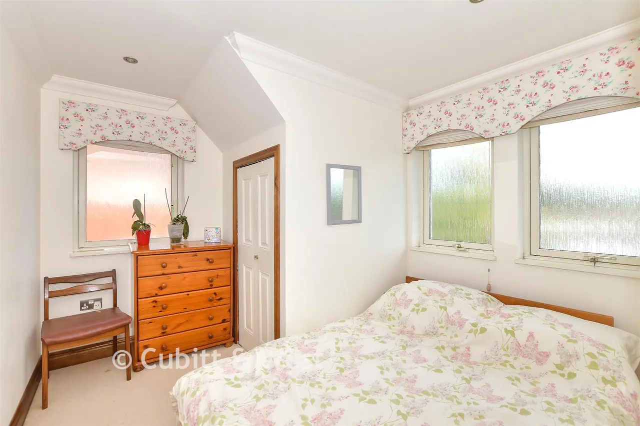 Stonefield Close, Crawley, RH10, photo 16