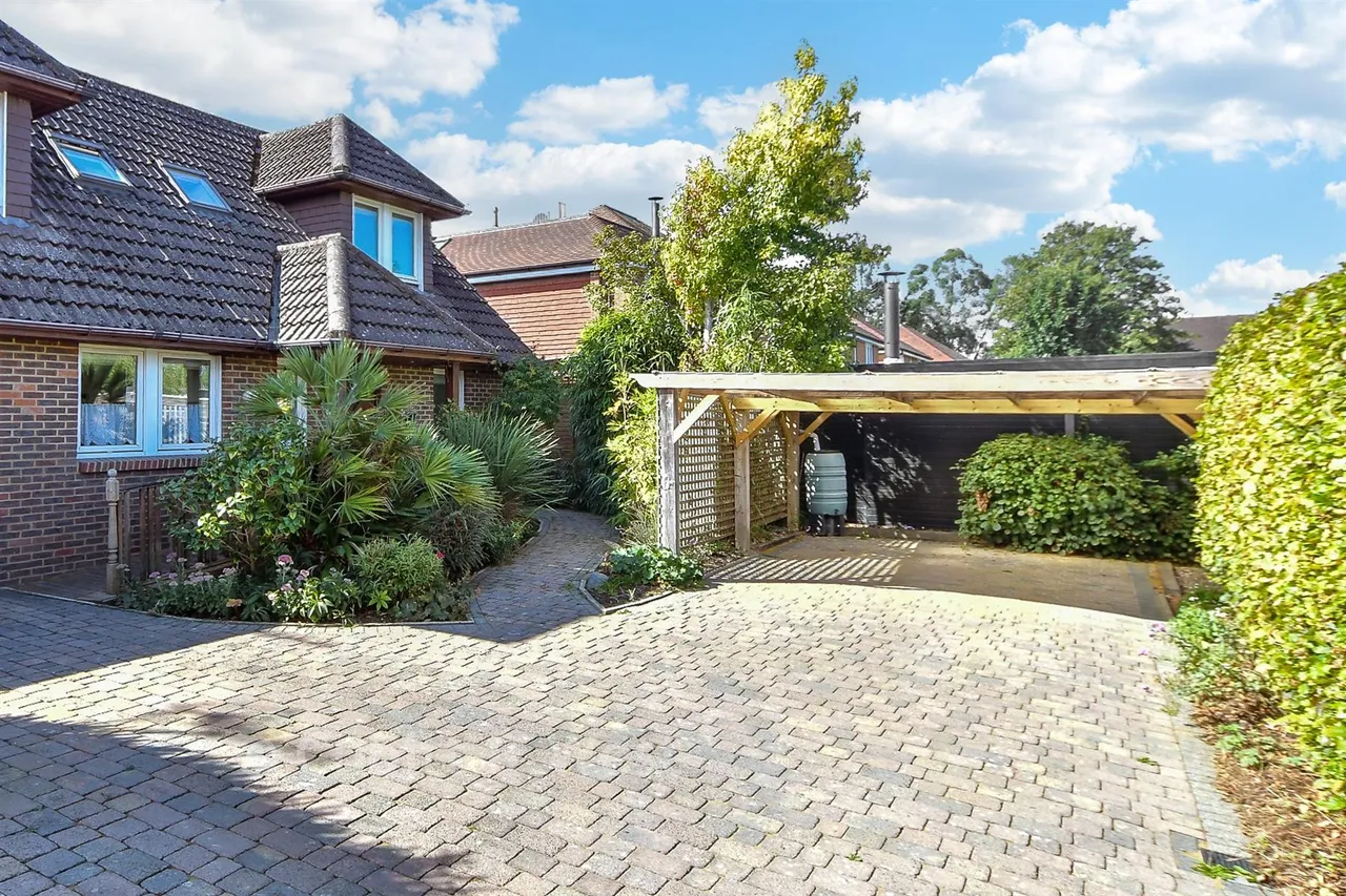 Stonefield Close, Crawley, RH10, photo 22