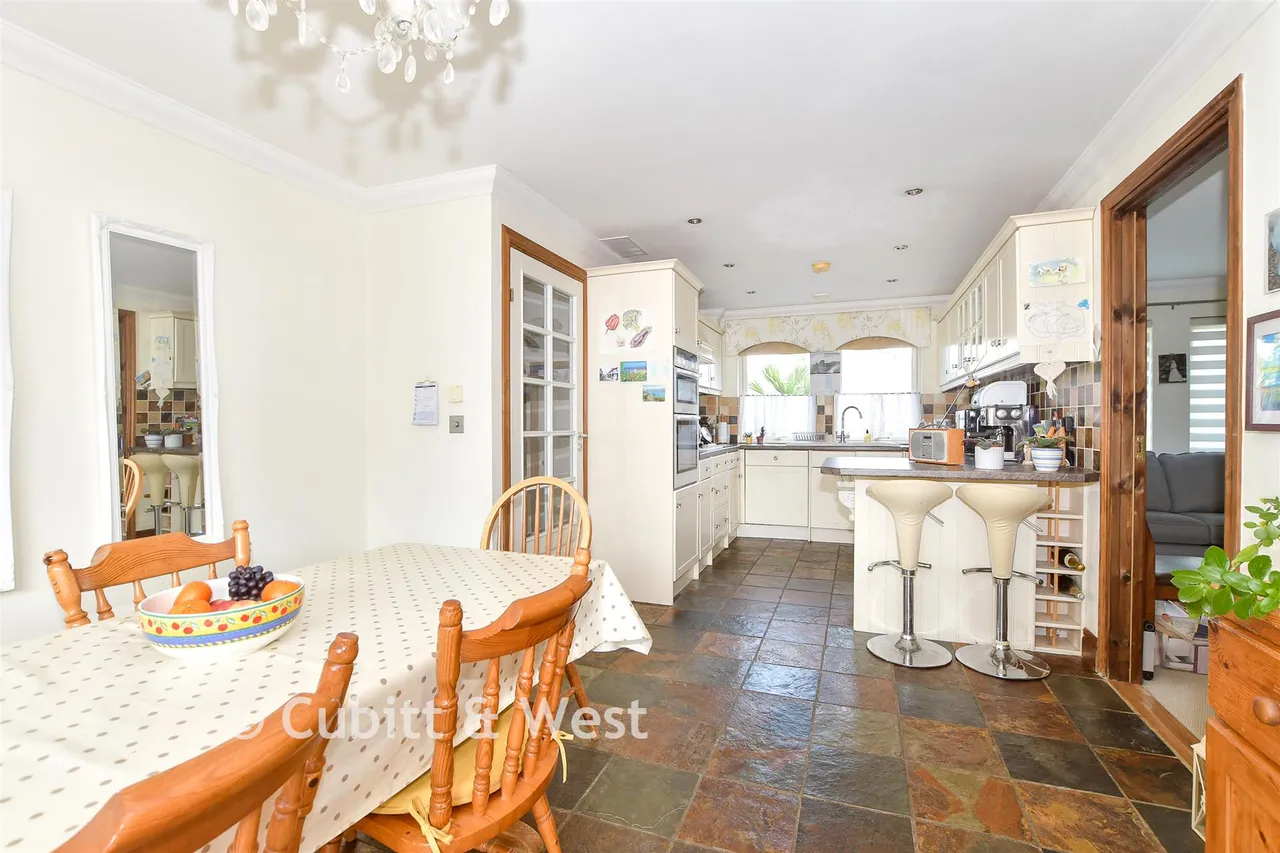 Stonefield Close, Crawley, RH10, photo 8