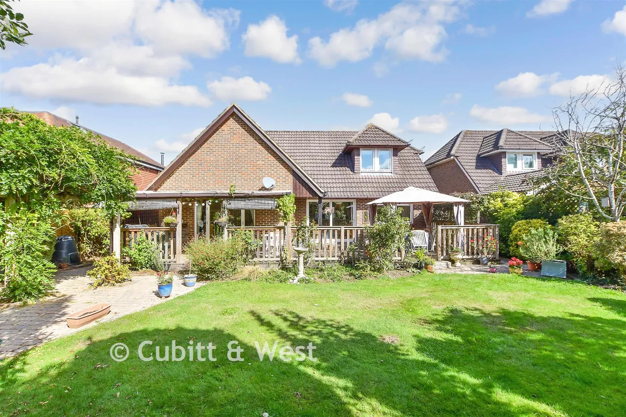 Stonefield Close, Crawley, RH10, photo 2
