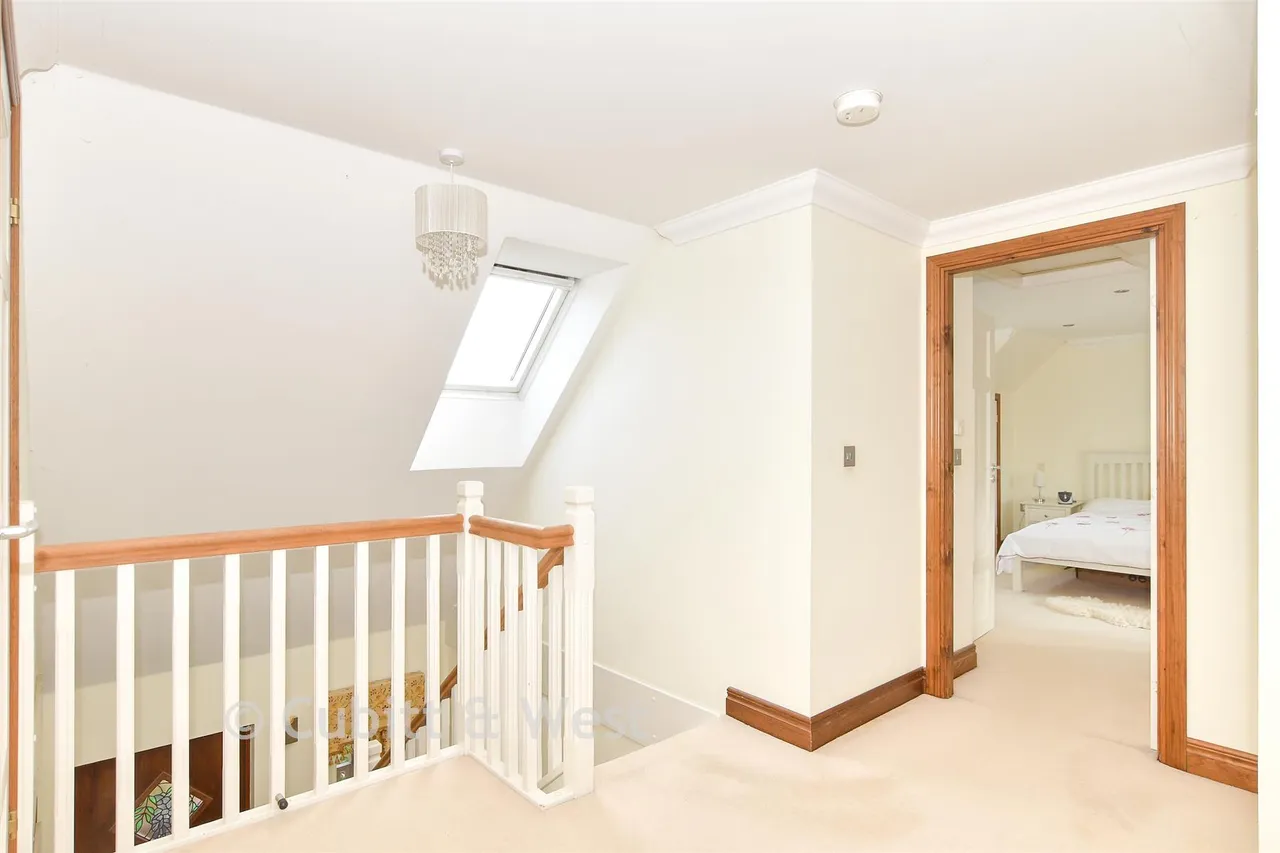 Stonefield Close, Crawley, RH10, photo 11