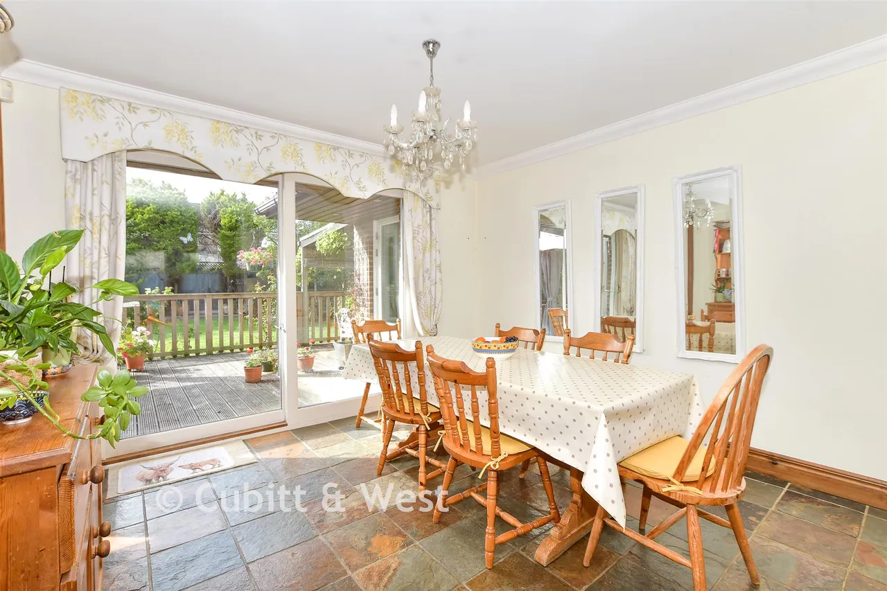 Stonefield Close, Crawley, RH10, photo 9