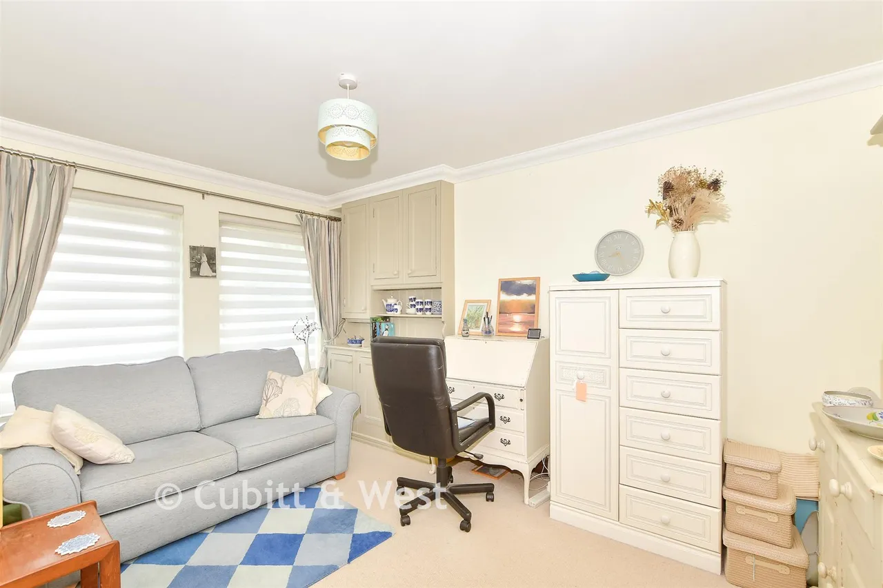 Stonefield Close, Crawley, RH10, photo 5