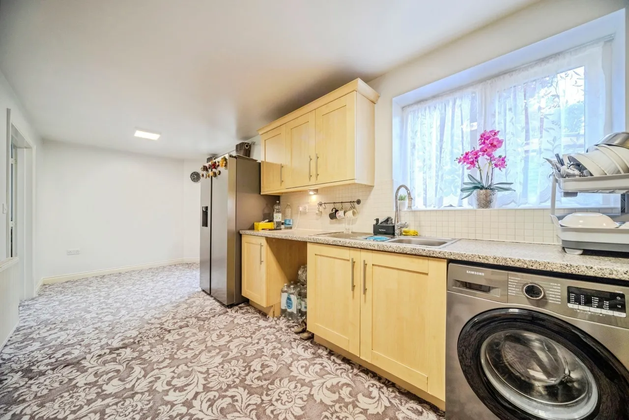 Rays Close, Bletchley, Milton Keynes, Buckinghamshire, MK2, photo 7