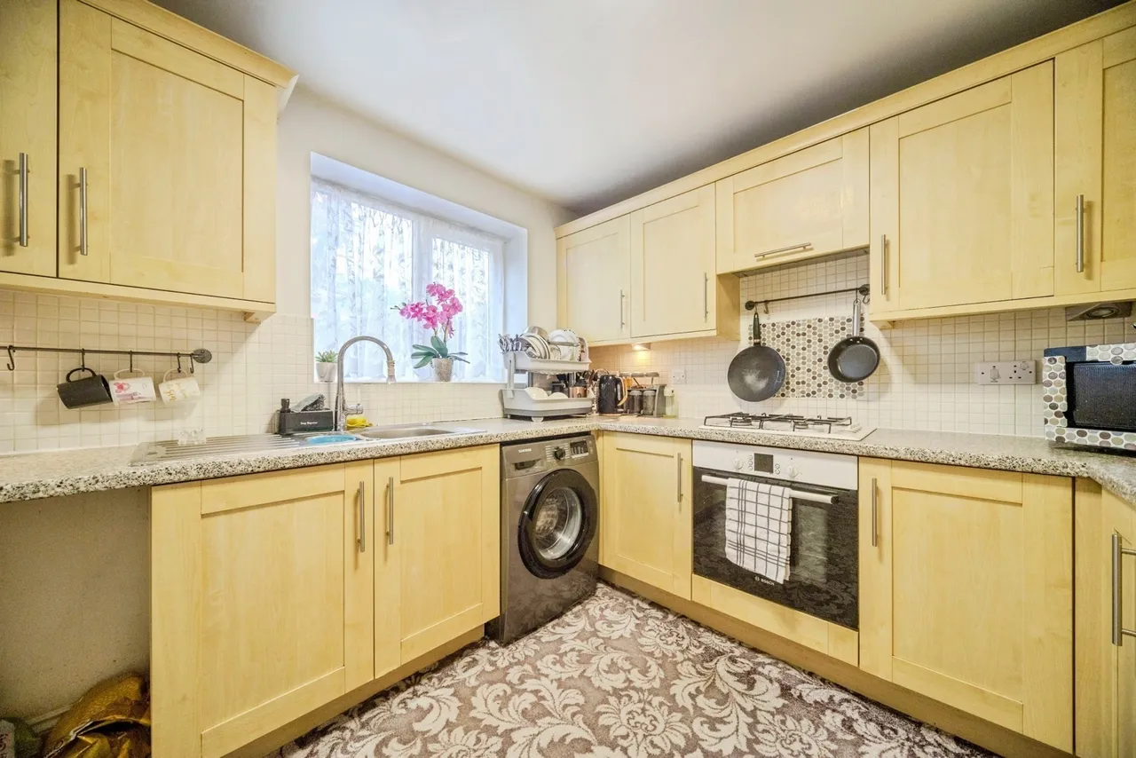 Rays Close, Bletchley, Milton Keynes, Buckinghamshire, MK2, photo 5