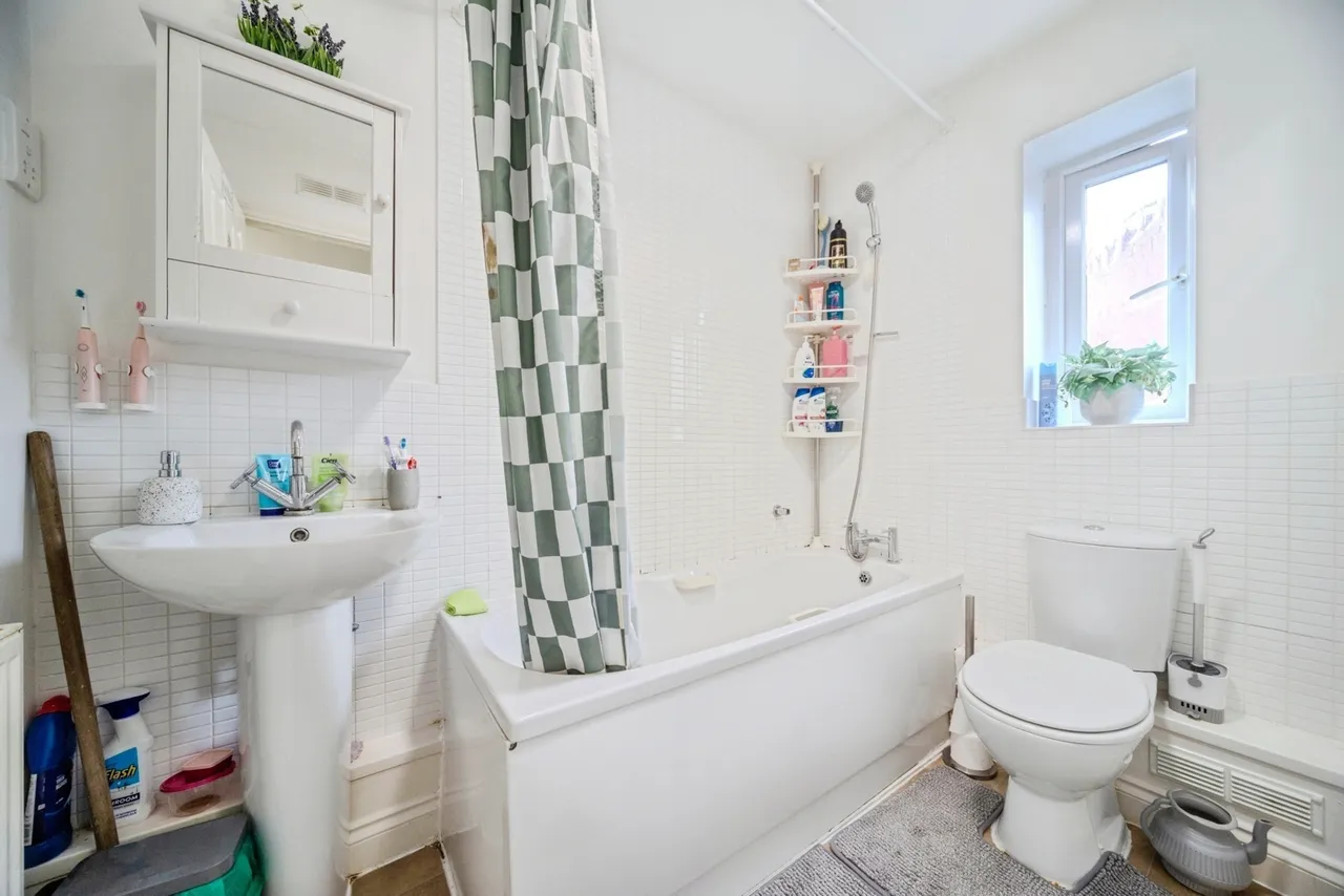 Rays Close, Bletchley, Milton Keynes, Buckinghamshire, MK2, photo 13