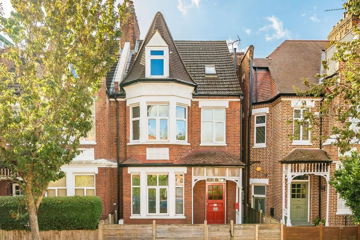 5 bed property to rent, Fairlawn Avenue, W4