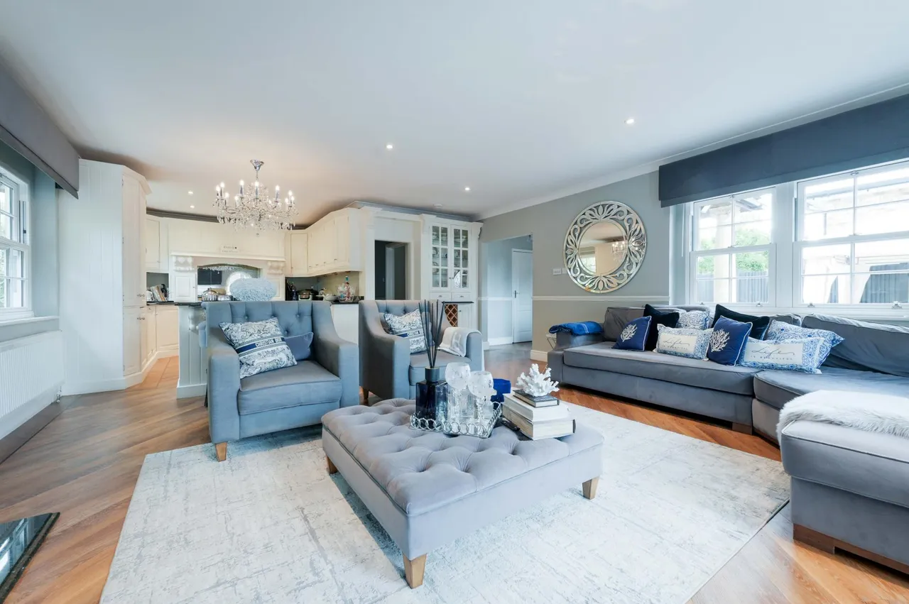 Chessington Road, Ewell, KT19, photo 2