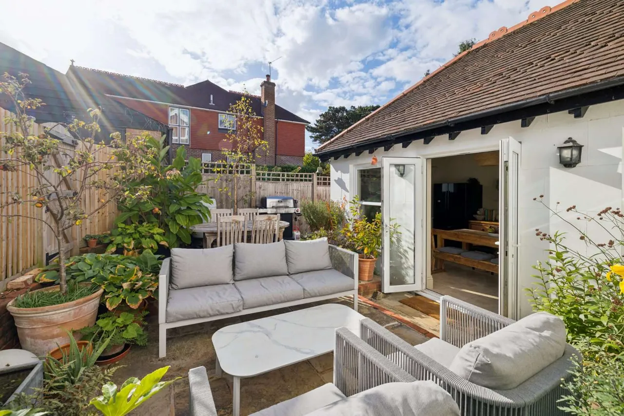 Guildford Road, Westcott, RH4, photo 24