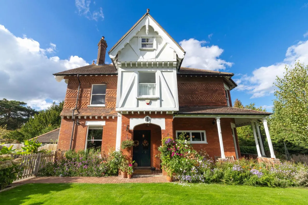 Guildford Road, Westcott, RH4, photo 22