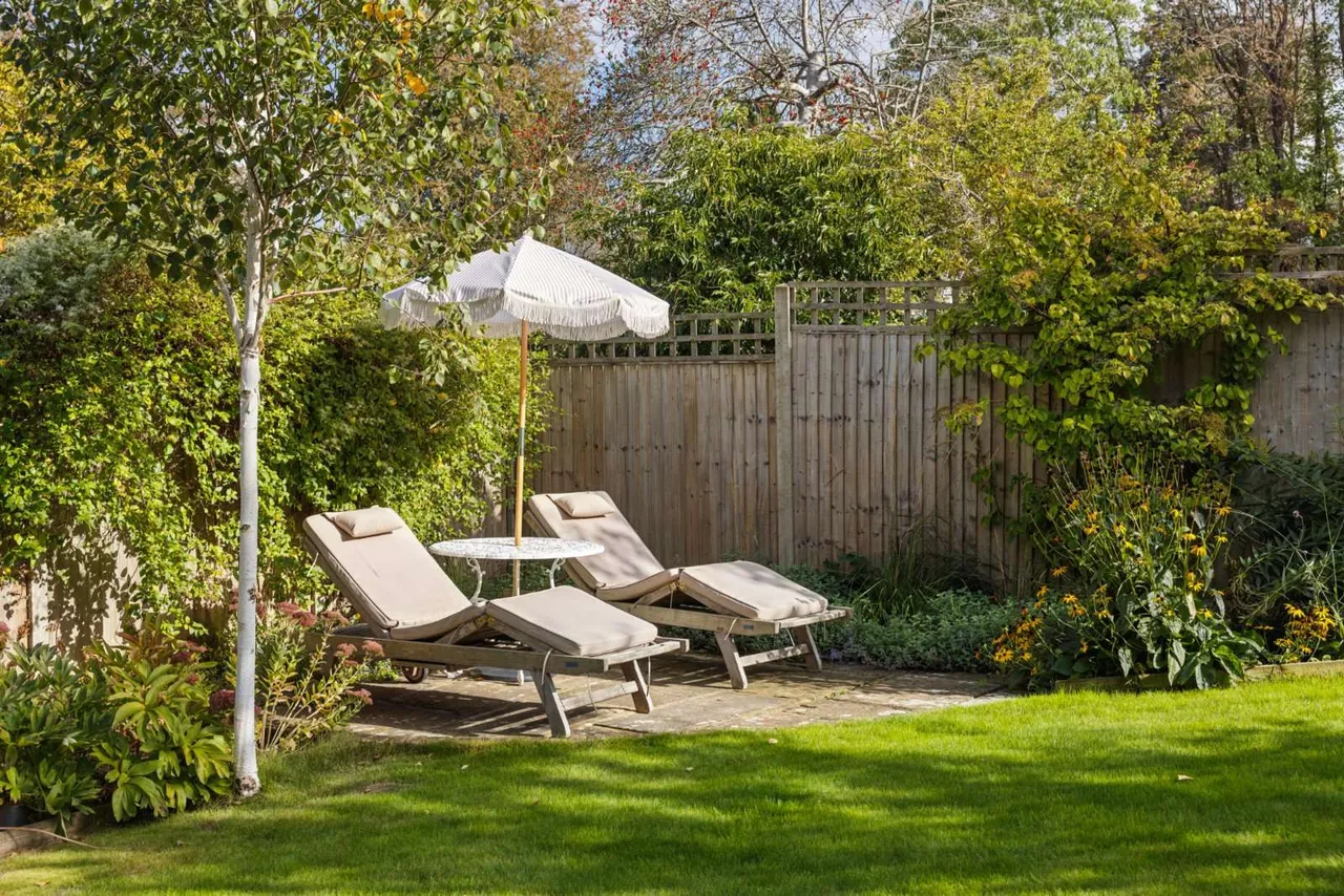 Guildford Road, Westcott, RH4, photo 23