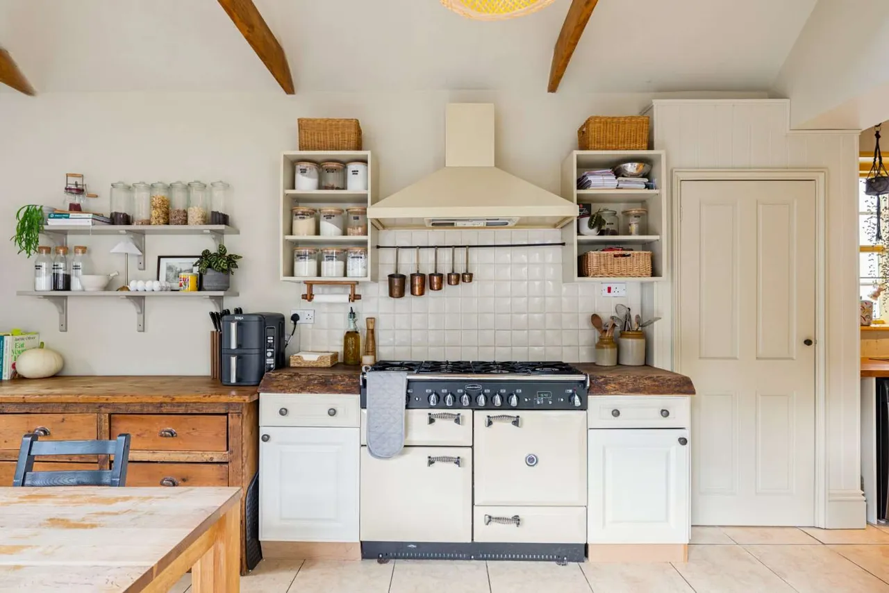 Guildford Road, Westcott, RH4, photo 11