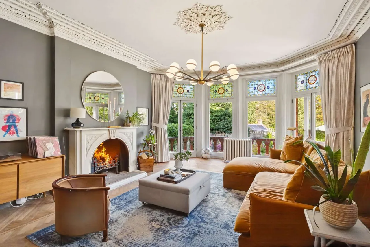 Guildford Road, Westcott, RH4, photo 2