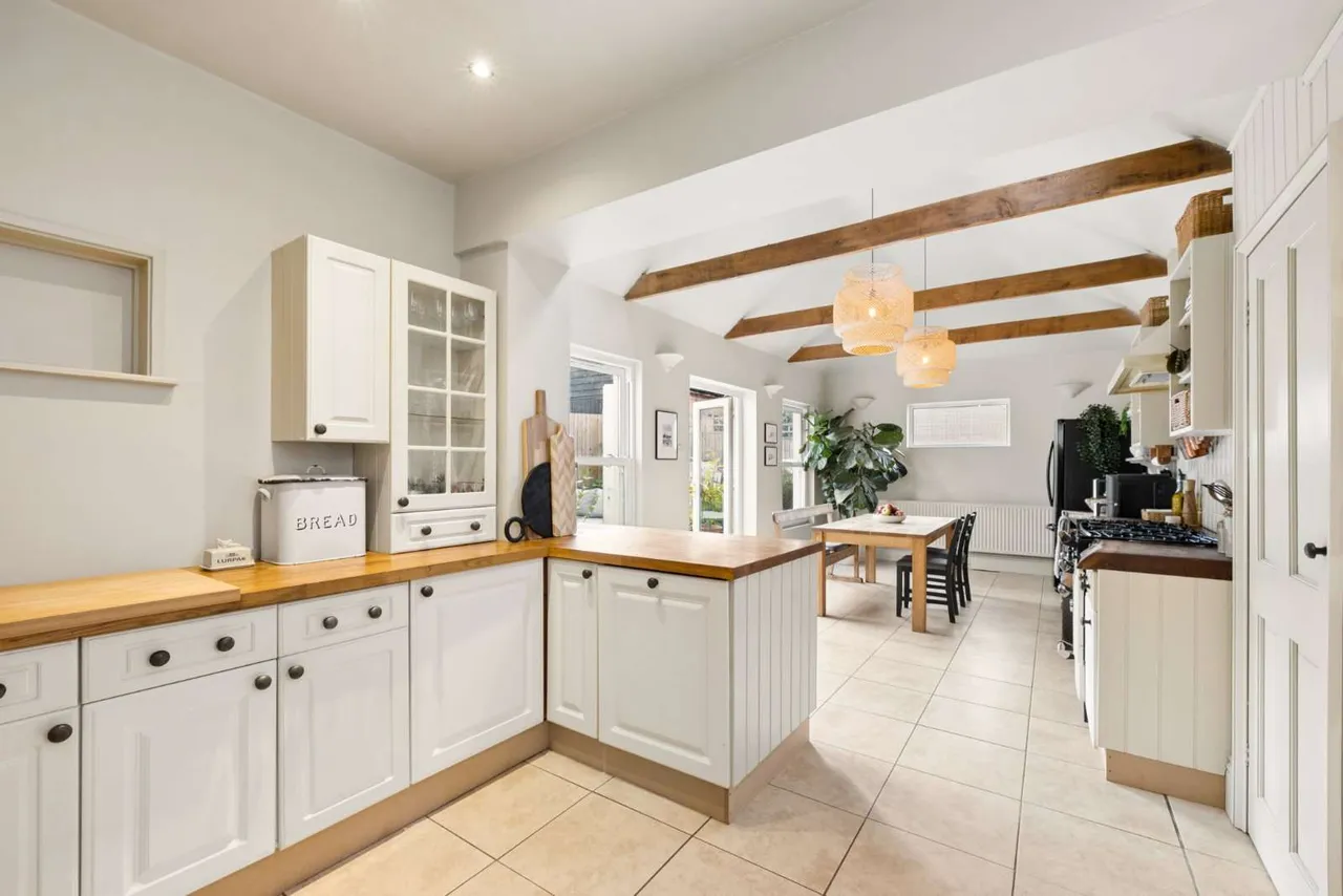 Guildford Road, Westcott, RH4, photo 10