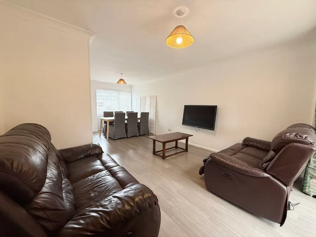 Hampden Road, Stoke Mandeville HP22 5TW, photo 11