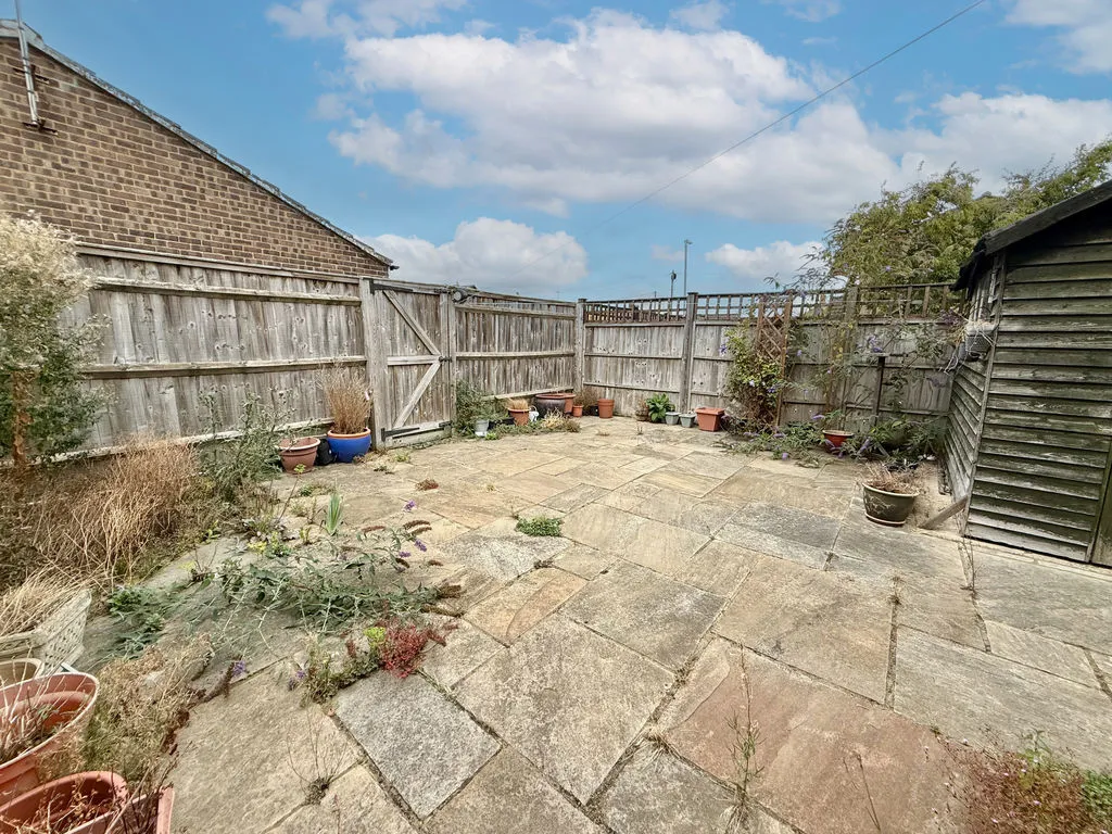 Hampden Road, Stoke Mandeville HP22 5TW, photo 13