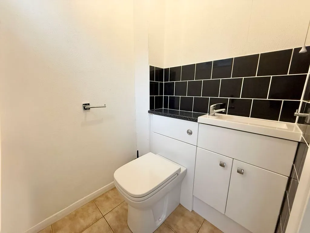 Hampden Road, Stoke Mandeville HP22 5TW, photo 9
