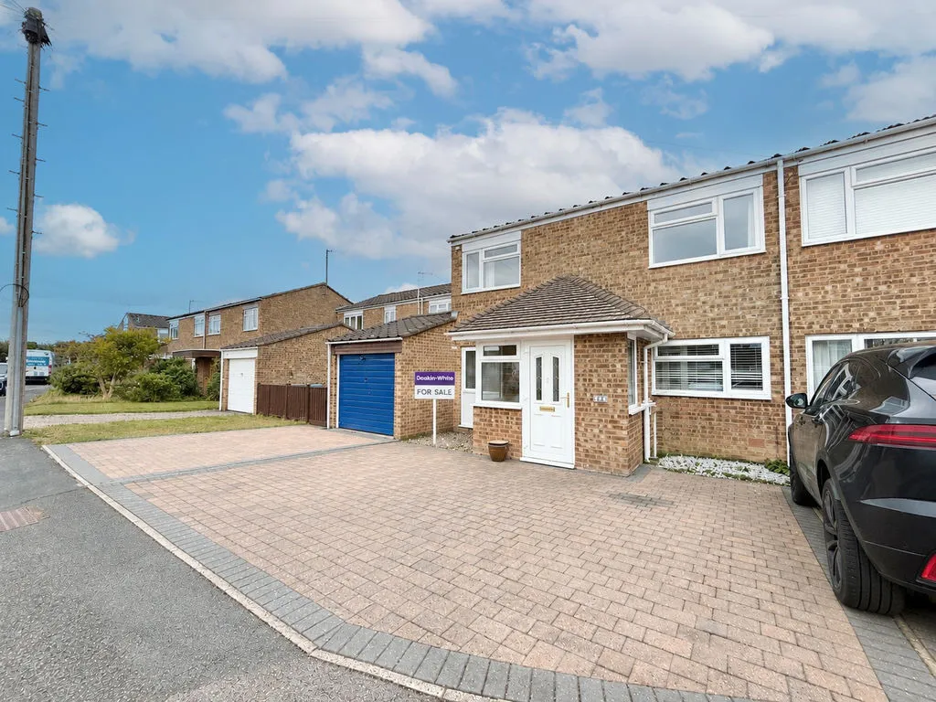3 bed house for sale — Hampden Road, Stoke Mandeville HP22 5TW