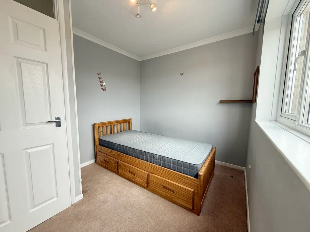 Hampden Road, Stoke Mandeville HP22 5TW, photo 7