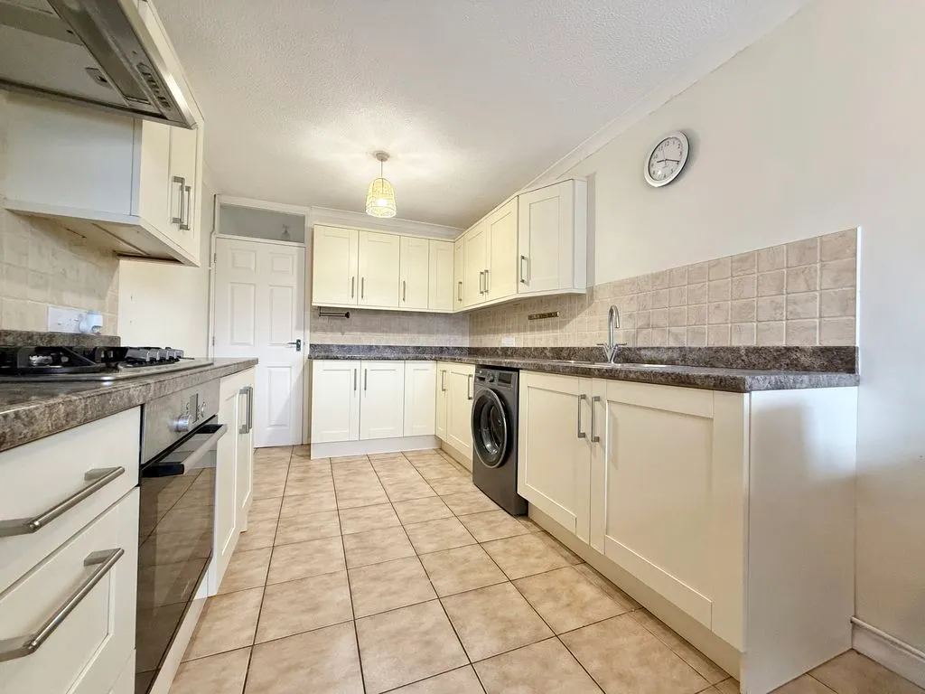 Hampden Road, Stoke Mandeville HP22 5TW, photo 10