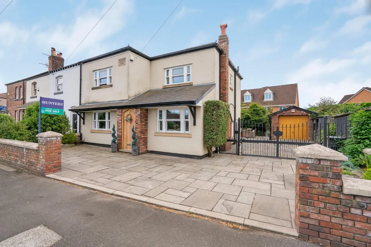 4 bed house for sale, Newton road, WA3
