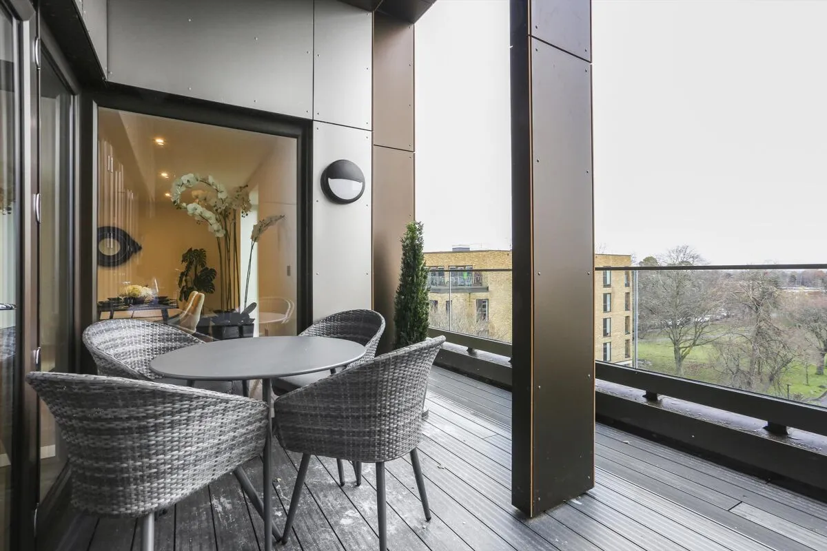 2 bed flat to rent, Leaping Birds Rise, Walton-on-Thames, KT12