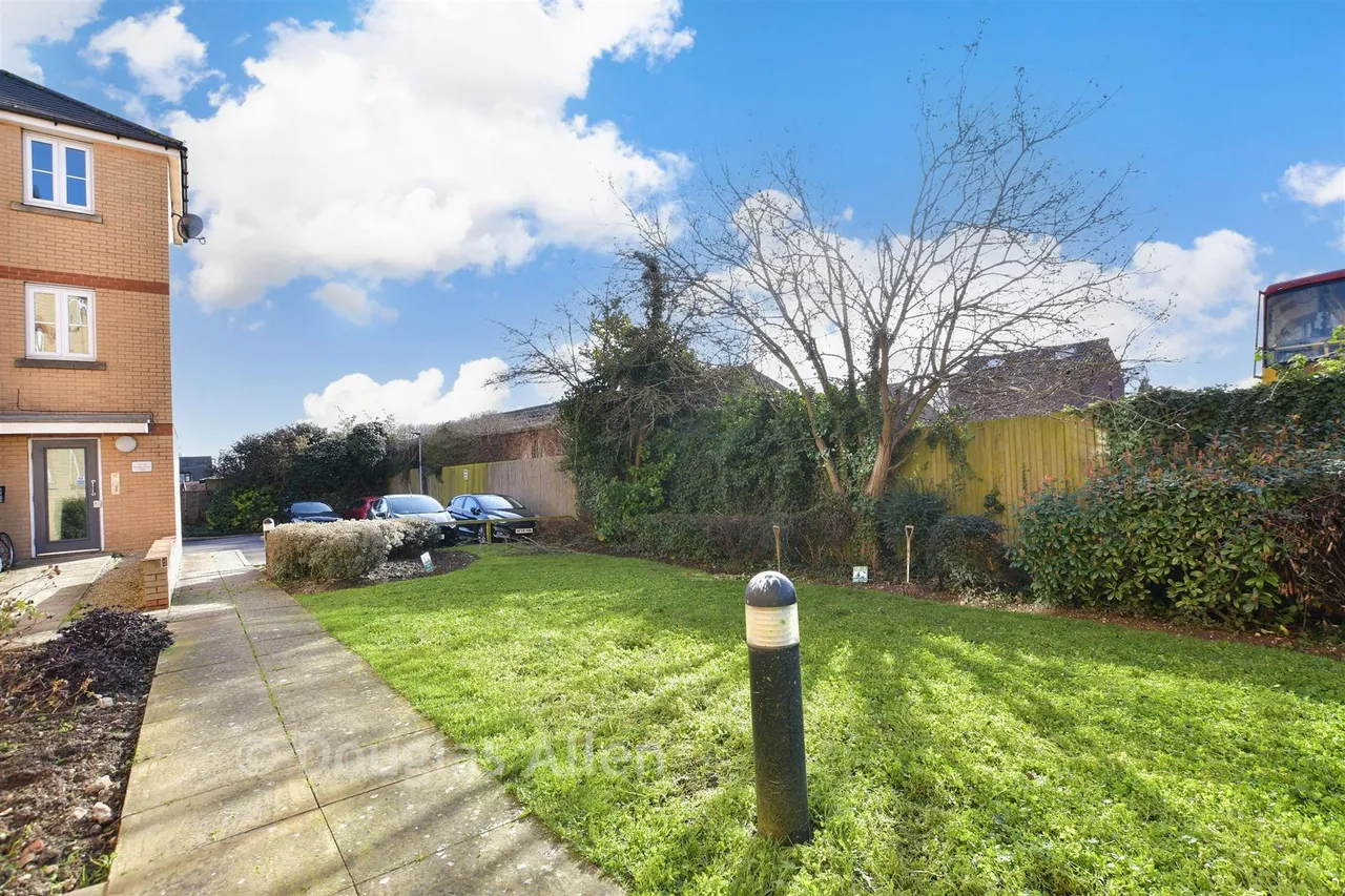 Bridge Road, Wickford, SS11, photo 9