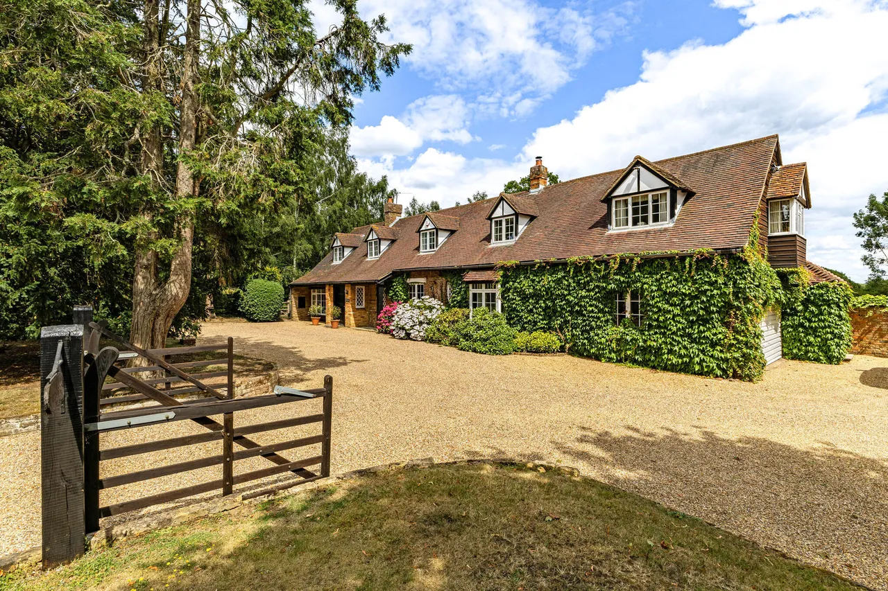 5 bed house for sale — Church Lane, Rickmansworth, WD3
