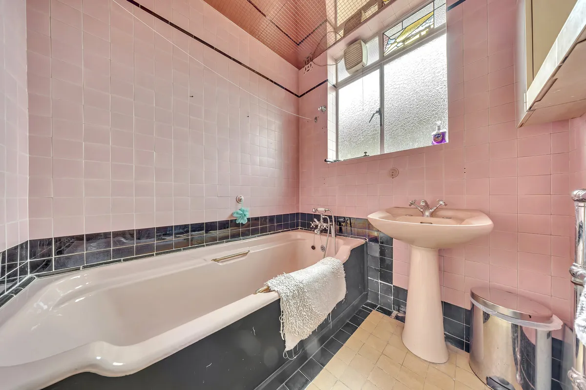 Heath Drive, Romford, RM2, photo 19