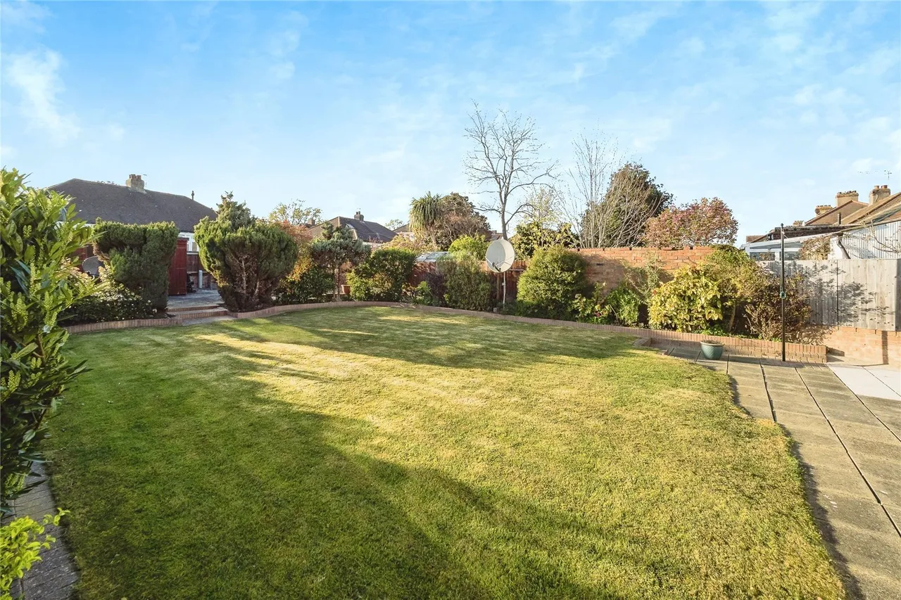 Grosvenor Drive, Hornchurch, RM11, photo 30