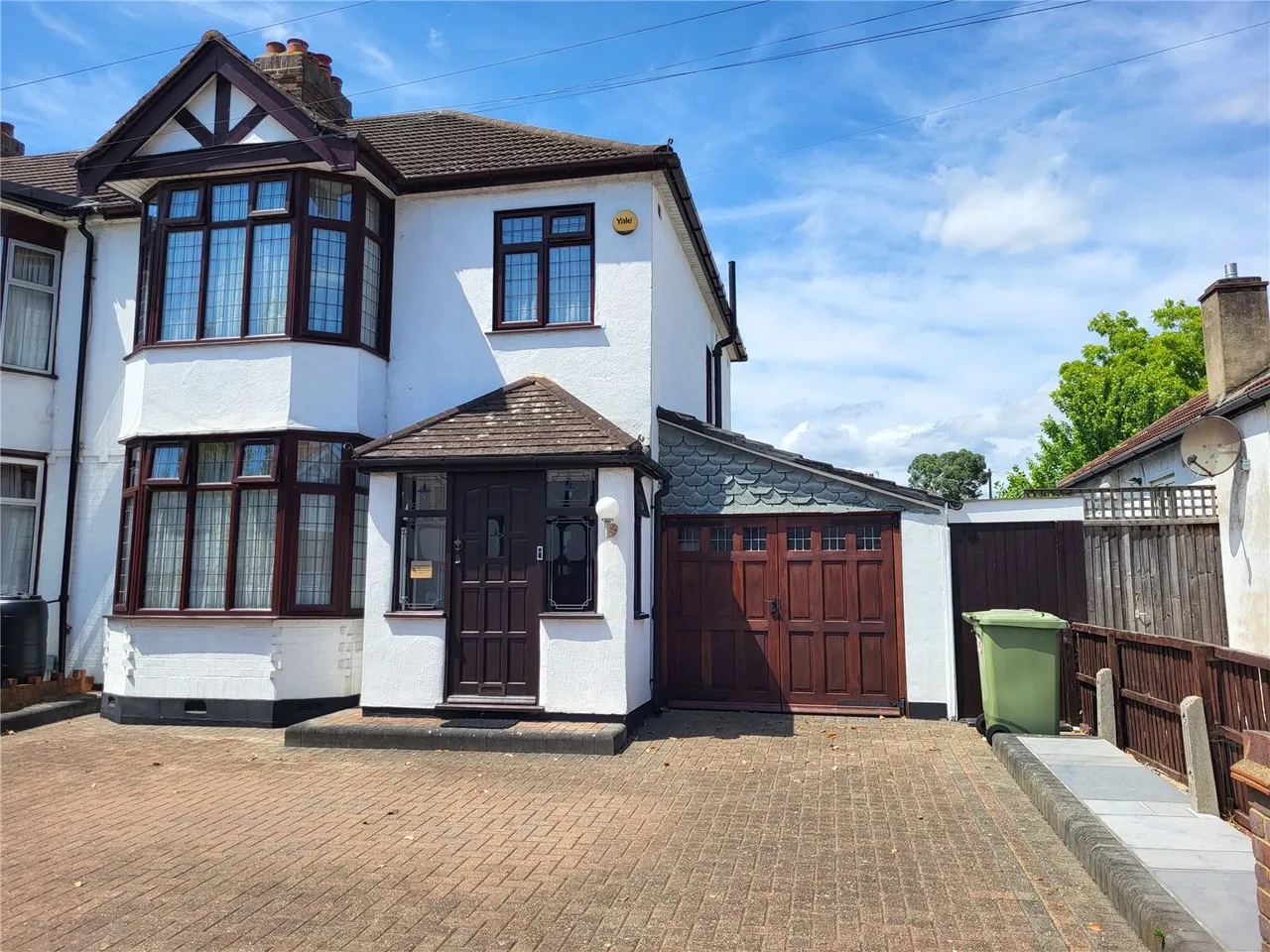 3 bed house for sale — Grosvenor Drive, Hornchurch, RM11