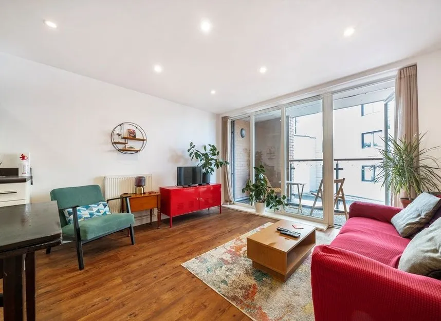 2 bed flat for sale, Ramsgate Street, Dalston, E8