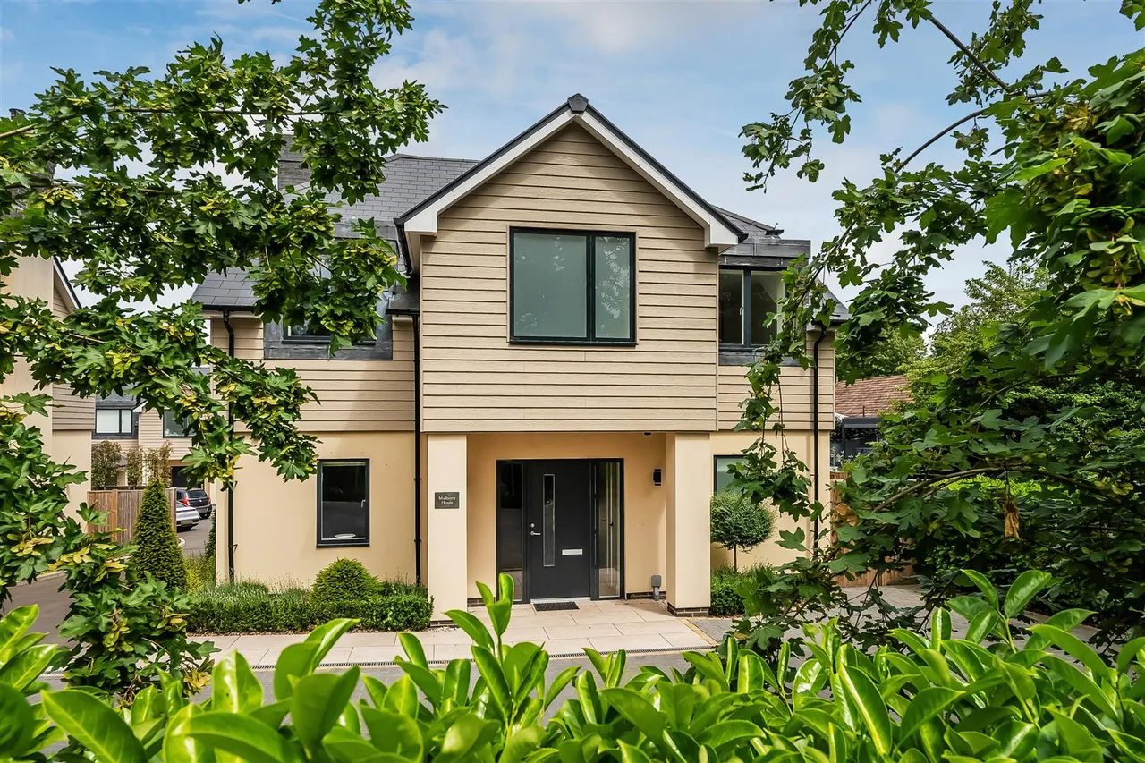 6 bed house for sale, Foxley Place, Fetcham, KT22