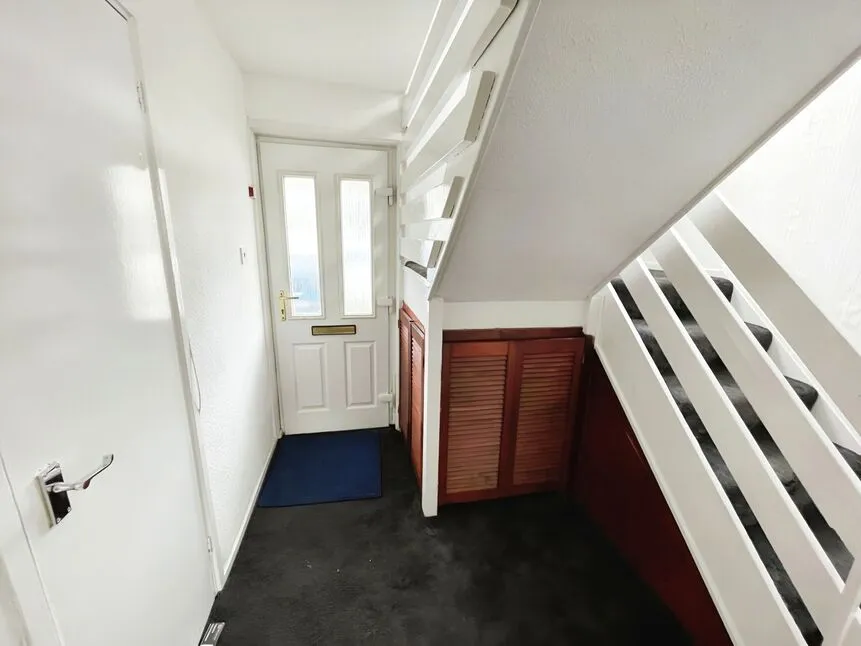 Cross Hedge Close, Leicester, Leicestershire, LE4, photo 2