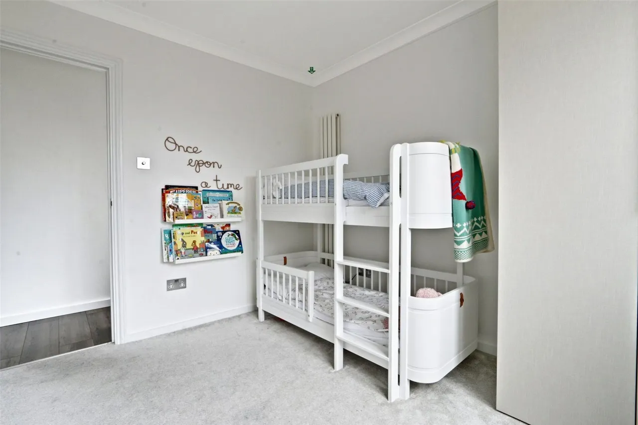 Bramley Close, London, N14, photo 15