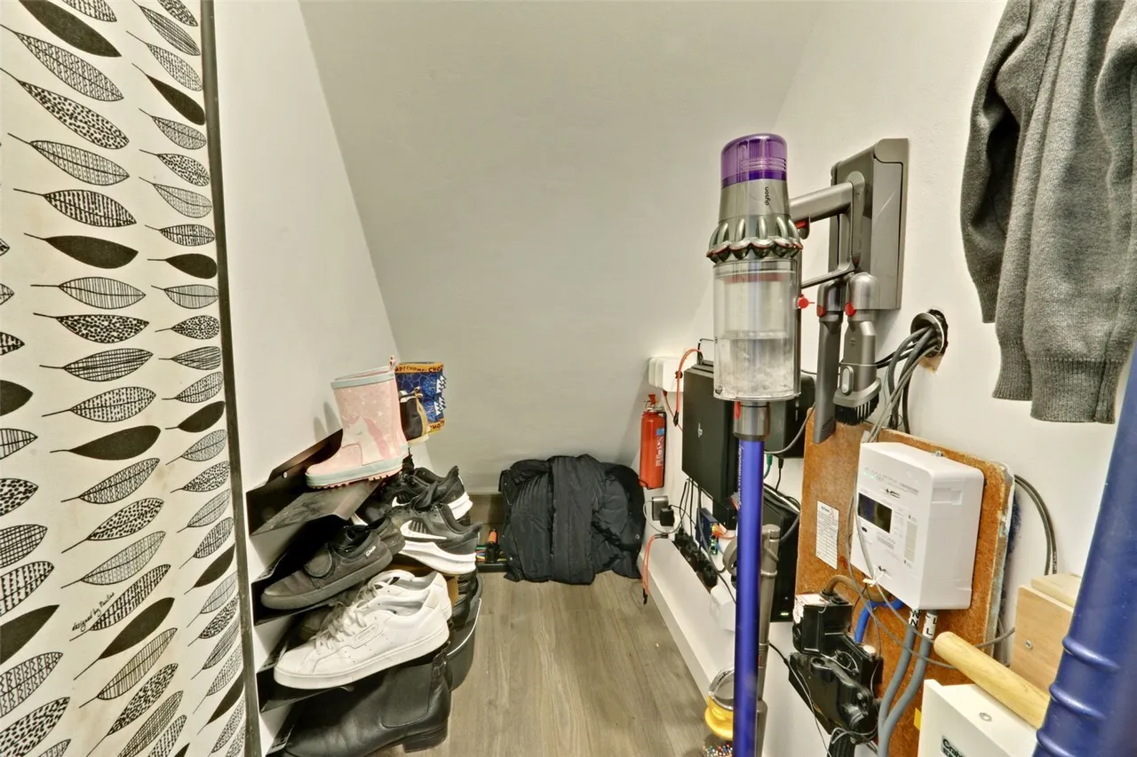 Bramley Close, London, N14, photo 21